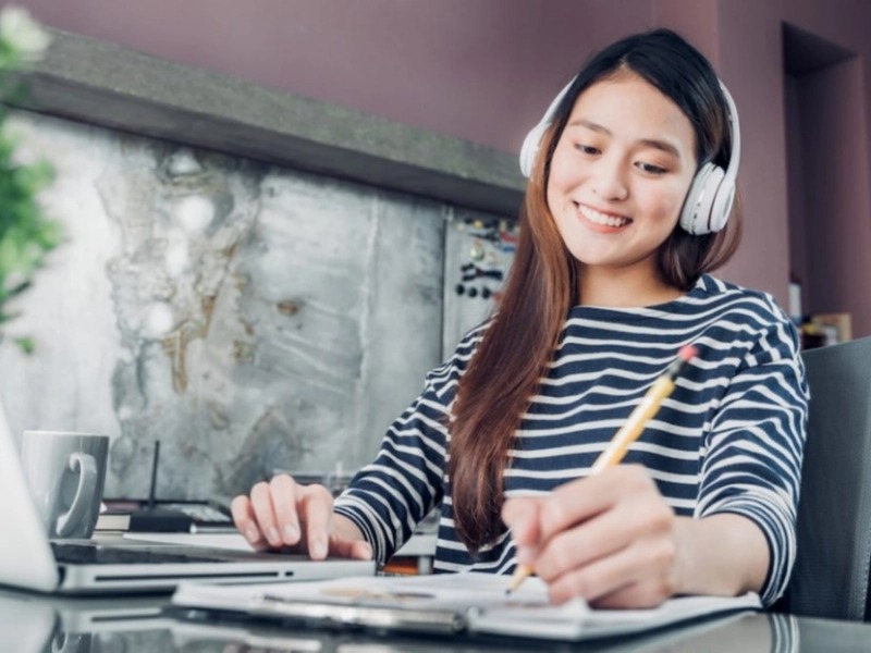 Seven Ways To Stay Focused When Studying At Home